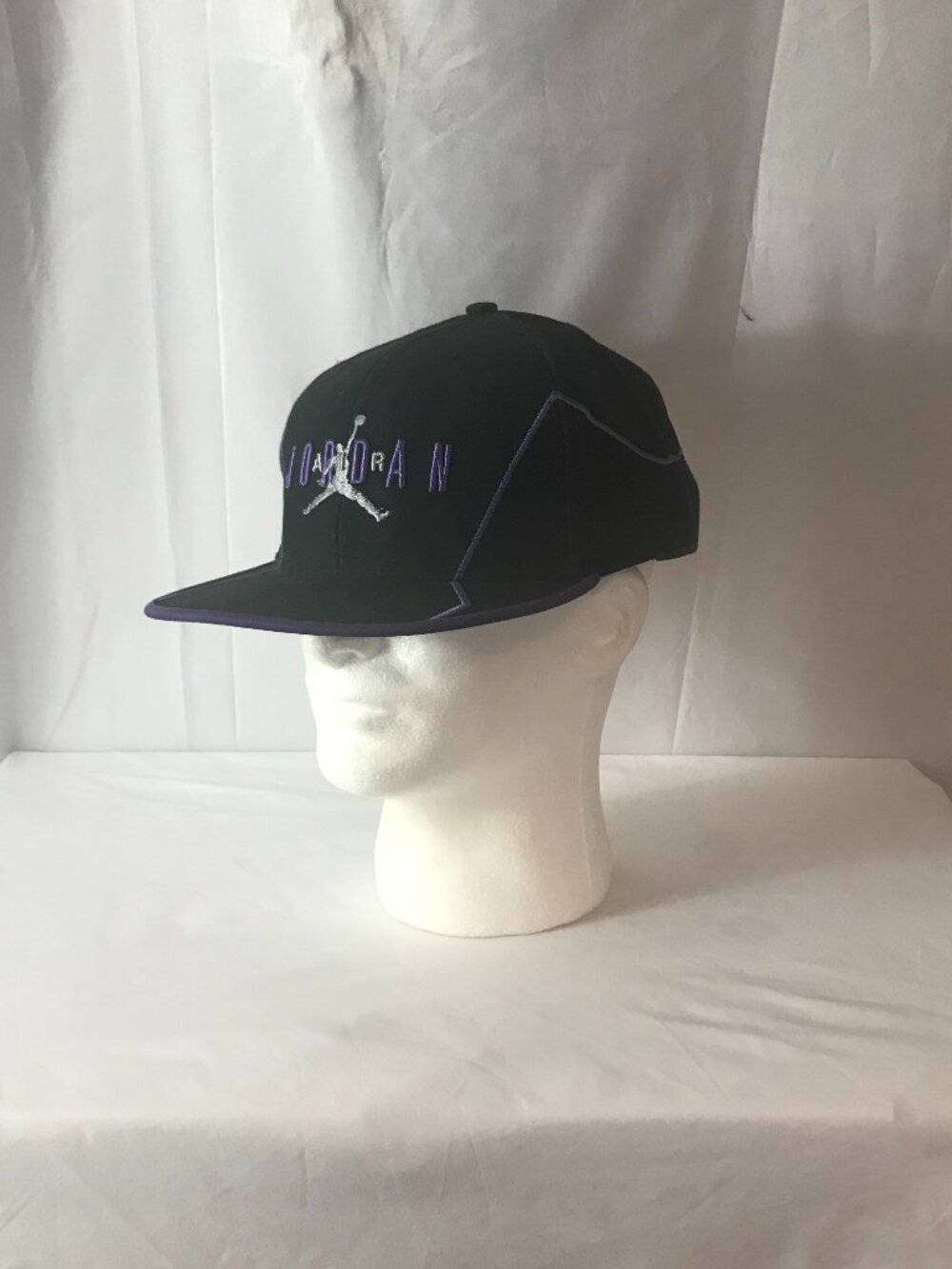 Jordan Flat Bill Size 7 5/8 Purple/Black Activewear Athletic Sport Cut Hat/Cap